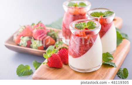 Strawberry dessert Strawberry dessert Strawberry dessert Strawberry dessert 48119305