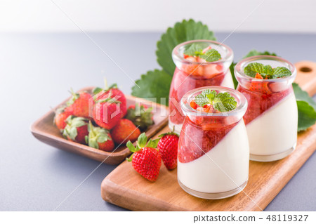 Strawberry dessert Strawberry dessert Strawberry dessert Strawberry dessert 48119327