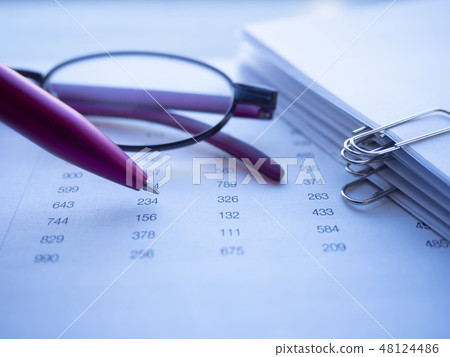 商業形象·文件·眼鏡·女性 商業形象·文件·眼鏡·女性 48124486