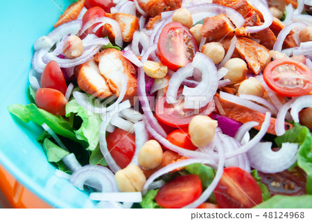 Close up BBQ chicken salad with chick peas 48124968