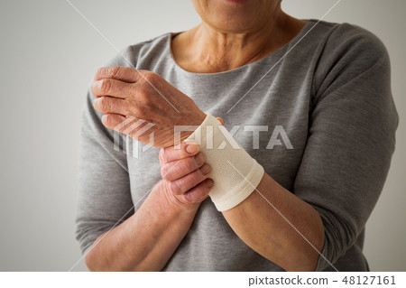 Senior wrist supporter Senior wrist supporter 48127161