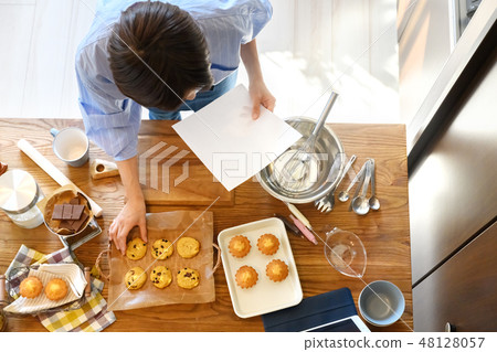 Making sweets Making sweets 48128057