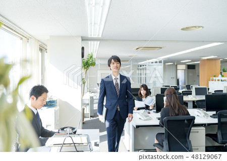 商人,辦公室,西裝 商人,辦公室,西裝 48129067