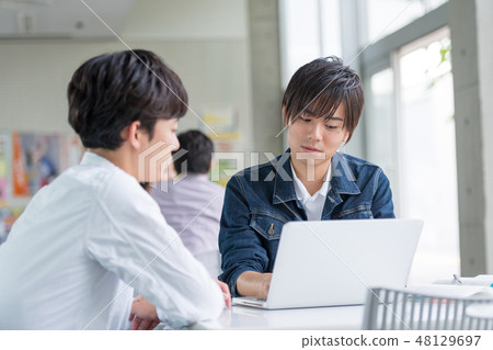 年輕人,大學生,專業學生 年輕人,大學生,專業學生 48129697