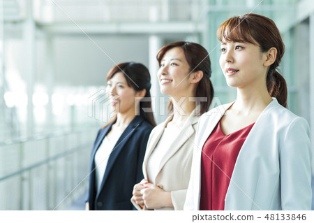 營業所隊女商人 48133846