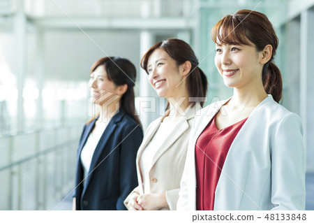 營業所隊女商人 48133848