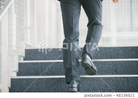 樓梯 腳步 步驟 48136021