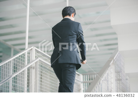 商務人士 商人 男性白領 48136032