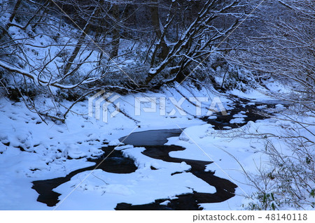 Kutaragumagawa Stream in winter Kutaragumagawa Stream in winter 48140118