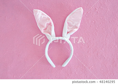 Minimal Happy easter day pink background 48140295
