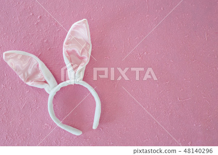 Minimal Happy easter day pink background 48140296