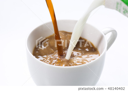 Cafe au lait  48140402