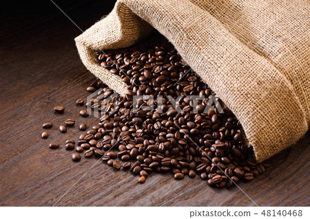 Coffee beans in hemp bag 48140468