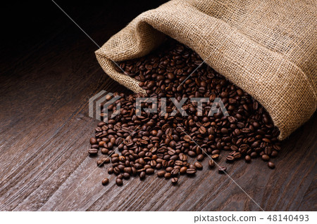 在大麻袋子的咖啡豆 48140493