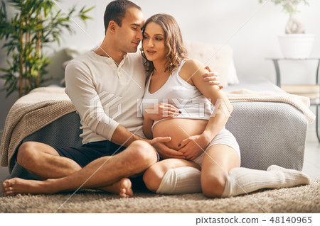 Family are waiting baby. 48140965