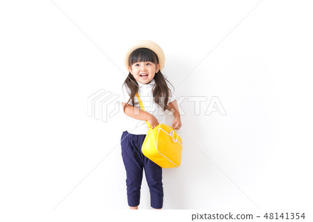 一個獨自去幼兒園的女孩 一個獨自去幼兒園的女孩 48141354