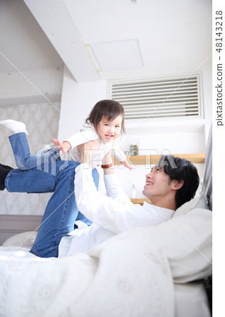 Dad playing with children Dad playing with children 48143218
