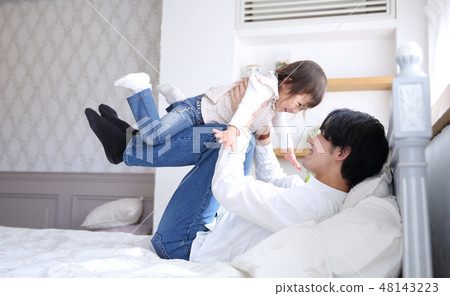 Dad playing with children Dad playing with children 48143223