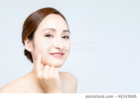 Women who check your skin 48143686