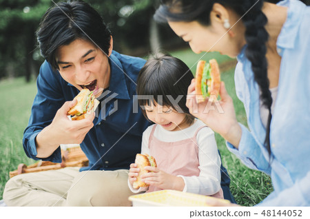 野餐家庭 48144052