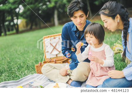 Picnic family 48144123