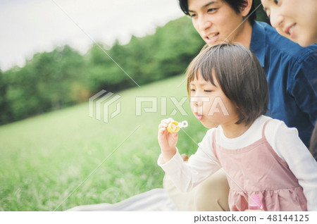 Picnic family 48144125