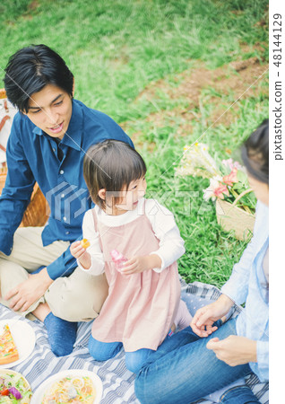 Picnic family 48144129