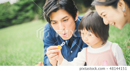 Picnic family Picnic family 48144151