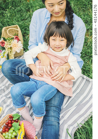 野餐家庭 48144176