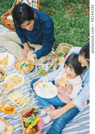 Picnic family 48144192