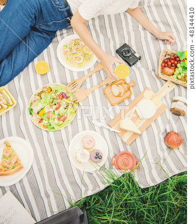 野餐的女人 野餐的女人 48144410