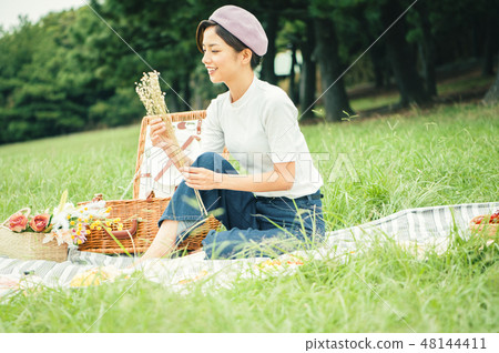 野餐的女人 野餐的女人 48144411