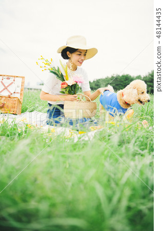 Picnic lady pet Picnic lady pet 48144435