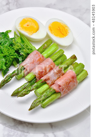 Bacon winding of asparagus 48145903