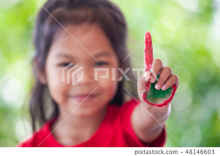 child girl with painted hands showing  fingers 48146603