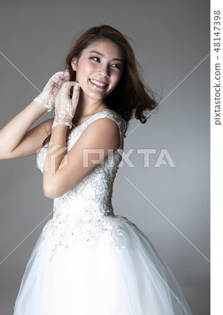 Woman in wedding dress 48147398