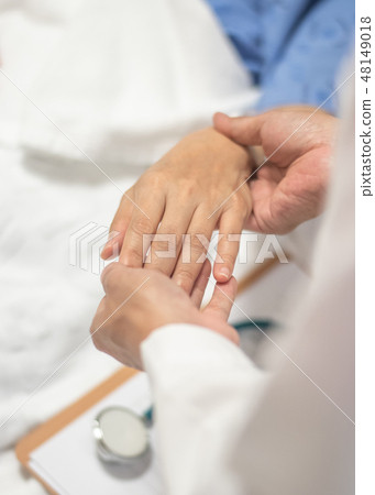 Patient on bed with doctor holding hands nursing Patient on bed with doctor holding hands nursing 48149018