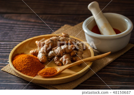 Turmeric powder with mortar and pestle Turmeric powder with mortar and pestle 48150687