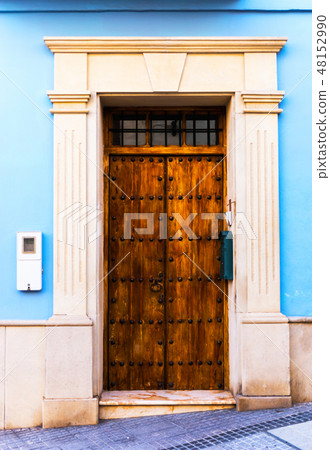 Old door with interesting texture Old door with interesting texture 48152990