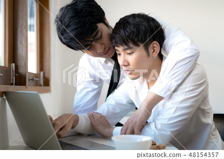 Business male couple 48154357