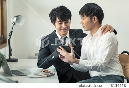 Business male couple 48154358