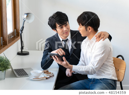 Business male couple 48154359