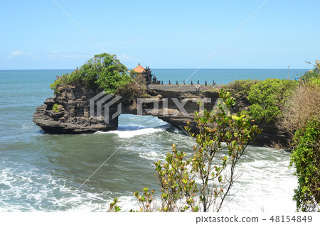 Pura Batu Bolong in the rock in Bali, Indonesia Pura Batu Bolong in the rock in Bali, Indonesia 48154849