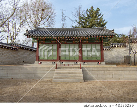 The courtyard of Gyeongbok Palace before Taewon The courtyard of Gyeongbok Palace before Taewon 48156289