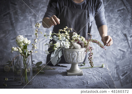 A woman to be a flower arrangement 48160372