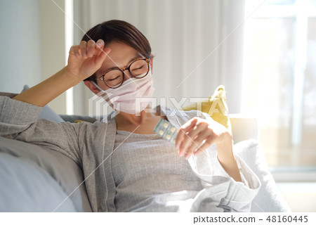 Female mask illness 48160445