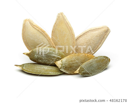 Pumpkin seeds isolated on white 48162178