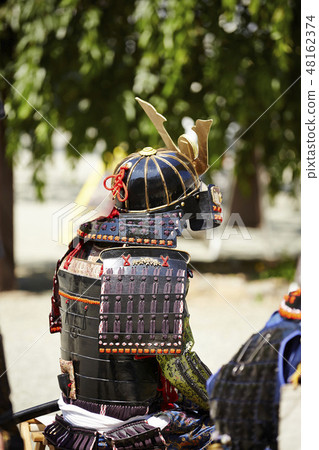 戰士盔甲盔甲的男人 48162374