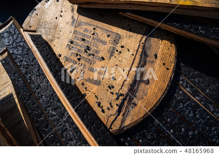 威士忌酒威士忌酒桶桶老倉庫老古董烤酒木炭 48165968