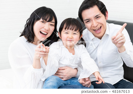 3 people family 48167013